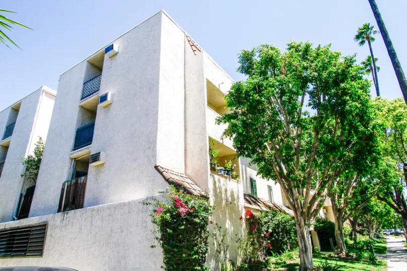The Burchett Gardens building in Glendale California