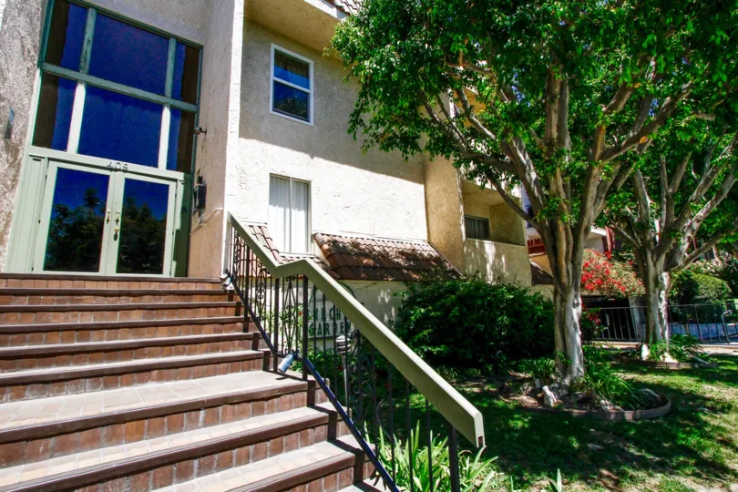 The yard in front of Burchett Gardens in Glendale California