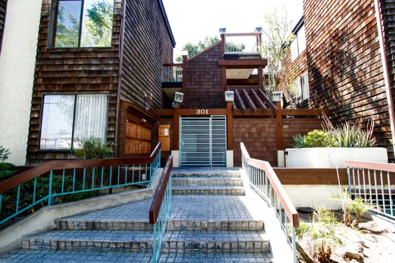 The entryway into California Woods in Glendale California