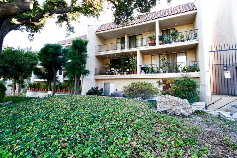 The landscaping at Casa De Valley View