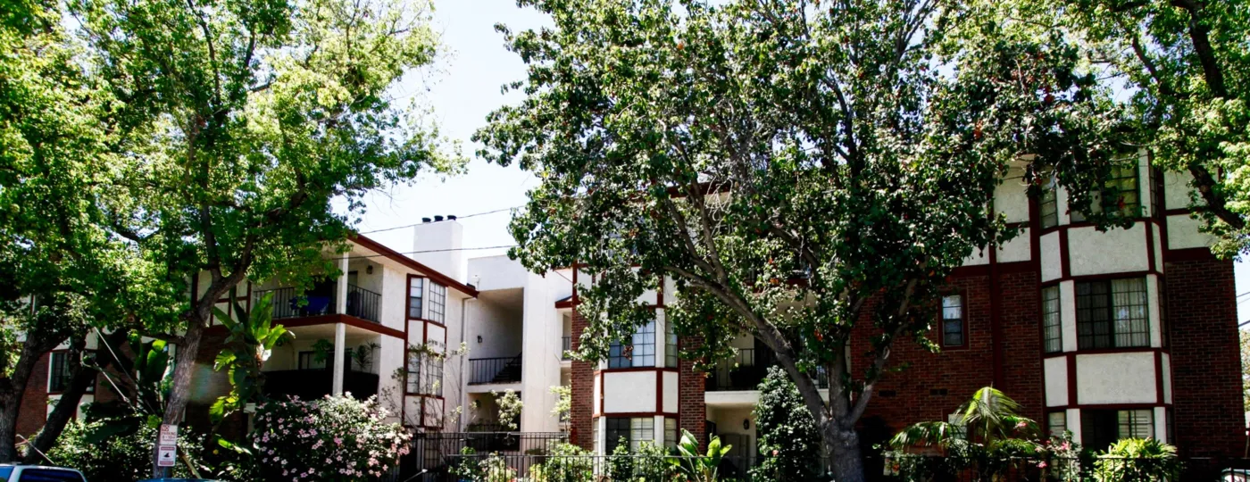 The view of Columbus Sqaure in Glendale California
