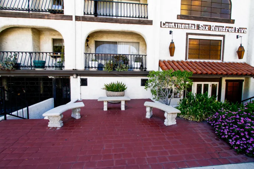 The sitting area outside of the Continental Six Hundred Five