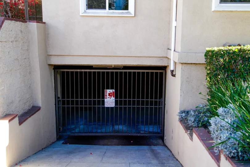 The parking for Doran Plaza in Glendale California