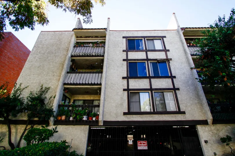 The El Patio De Oro building