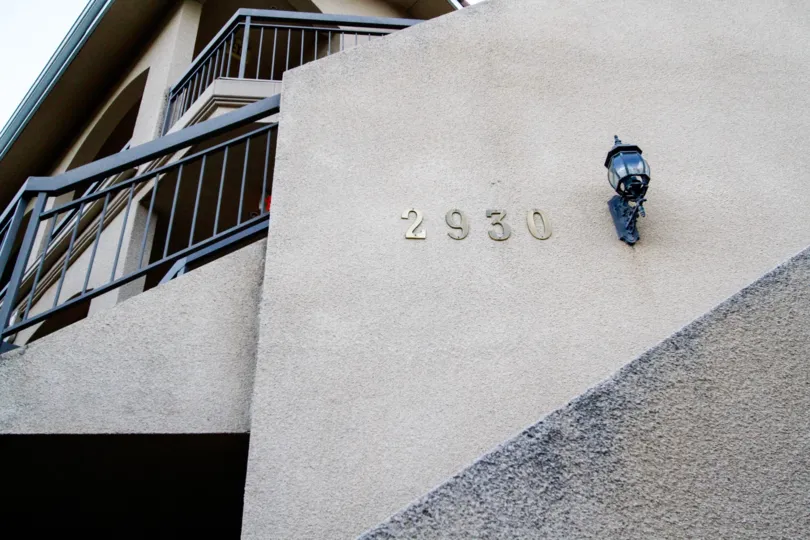 The address of Fairway Villas in Glendale California