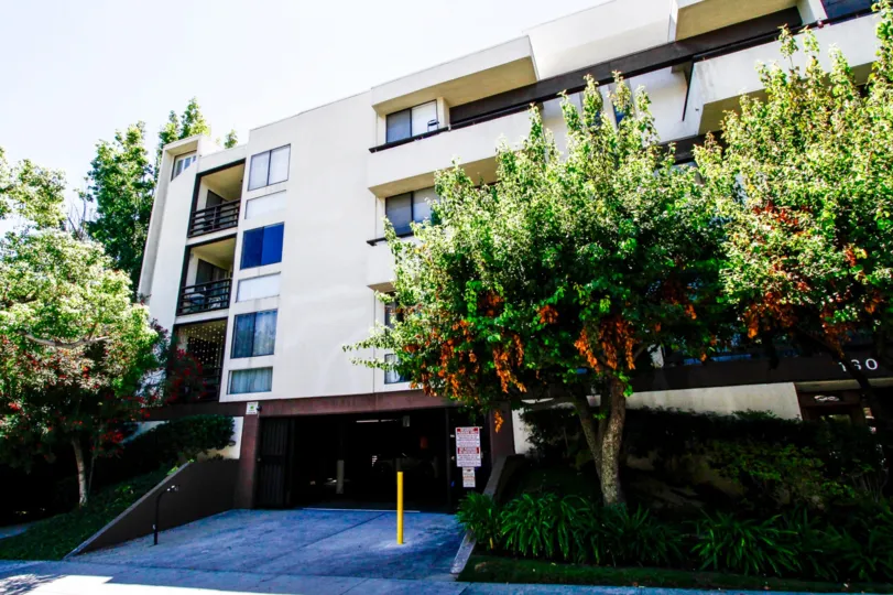 The Glendale Executive Townhomes building in Glendale California