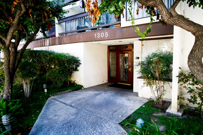 The entrance into Glendale Executive Townhomes