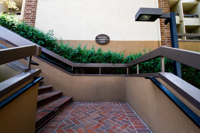 The entryway into Glendale Oaks in Glendale California