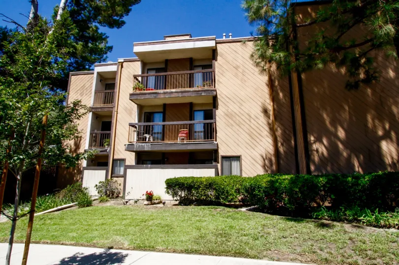 The Holly View building in Glendale California