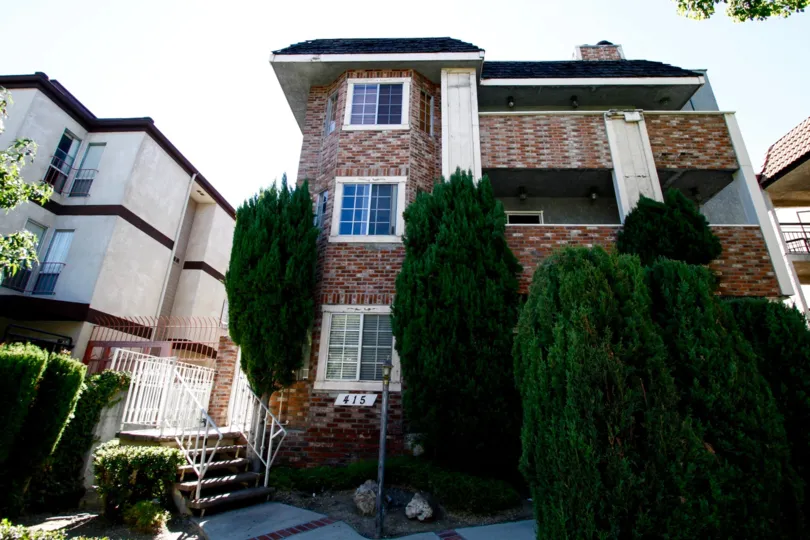 The Kenwood Gardens building in Glendale California