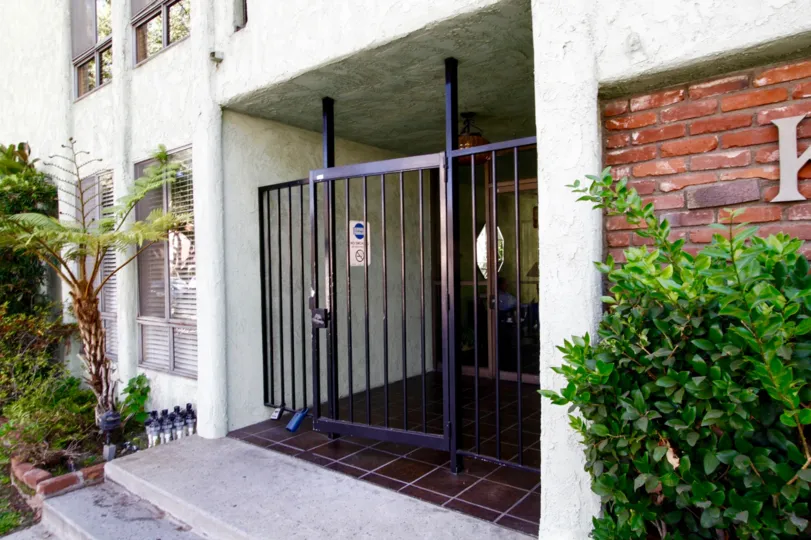 The gate entrance into Kenwood Park
