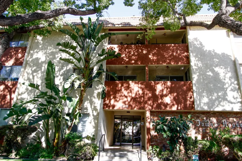 The building at Kenwood Towne House