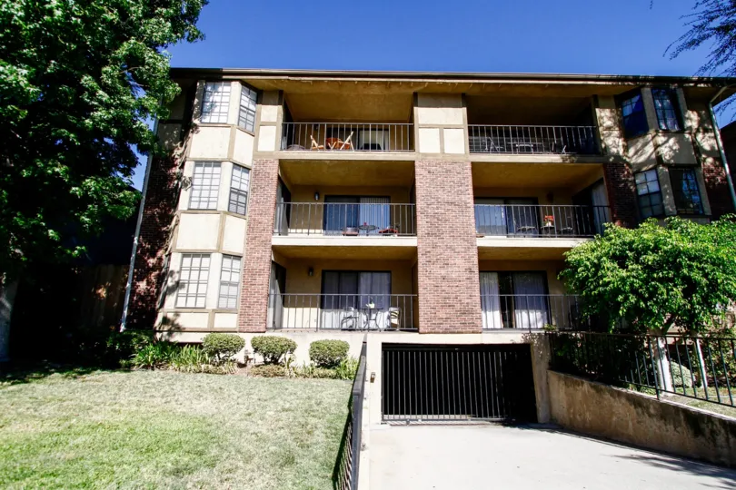 The balconies at Louise Oaks