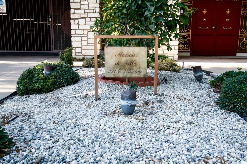The welcoming sign into Masion de Ville