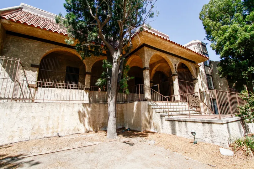 The entrance into the Mediterranean Woods in Glendale California