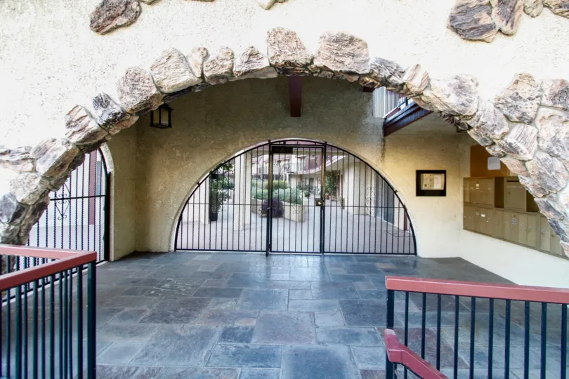 The entrance into Montrose Villas in Glendale California