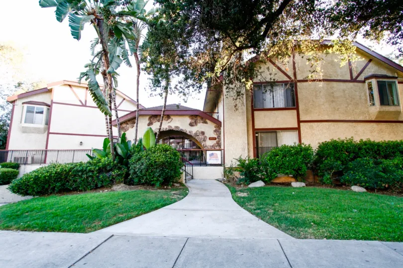 The walkway up to Montrose Villas