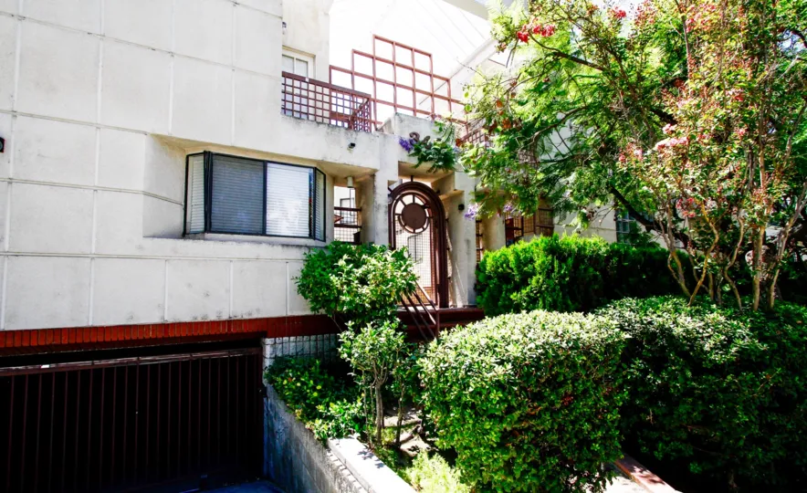 The landscaping around Myrtle Gardens in Glendale California