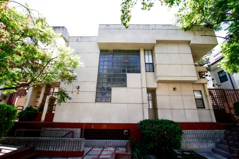 The Myrtle Gardens building in Glendale California