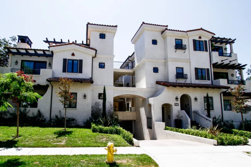 The view of Myrtle Villas from the road