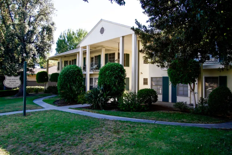 The Oakmont Manor building in Glendale California