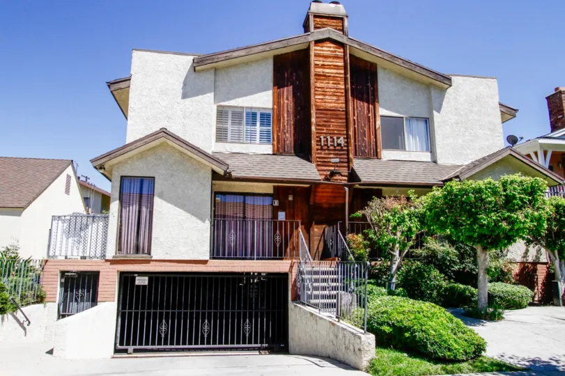 The Park Villa Townhomes building in Glendale California