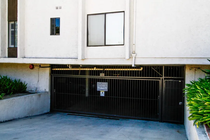 The parking for the Regency Park in Glendale California