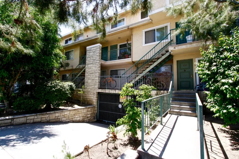 The Sinclar Gardens building in Glendale California