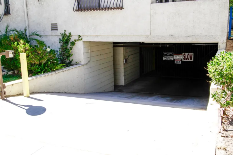 The parking into the Thompson Court