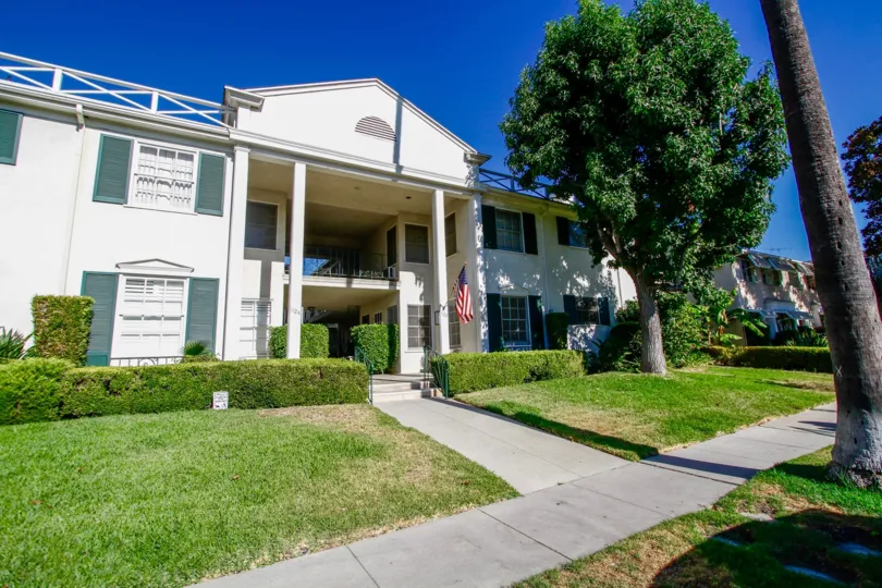 The sidewalk up to Verdugo Manor
