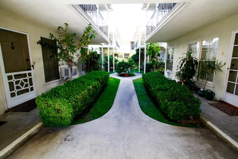 The walkway into Verdugo Manor in Glendale California