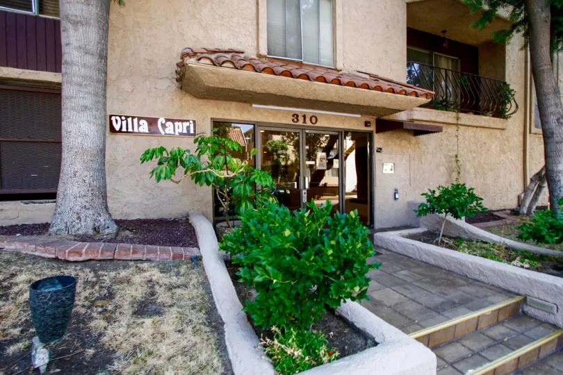 The address of the Villa Capri above the entrance