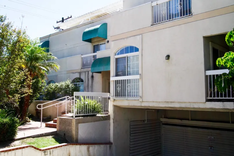 The Viola Plaza building in Glendale California