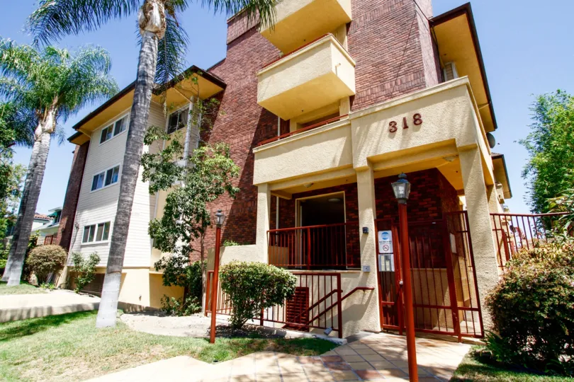 The entrance into Vista Adams