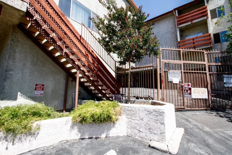 The landsdcaping around the Windsor View Villas in Glendale California