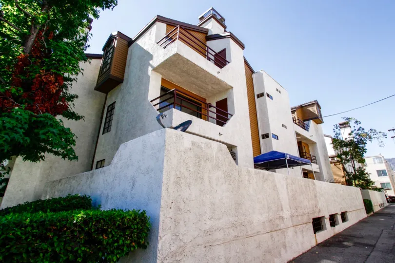 The balconies at Woodbridge Townhomes