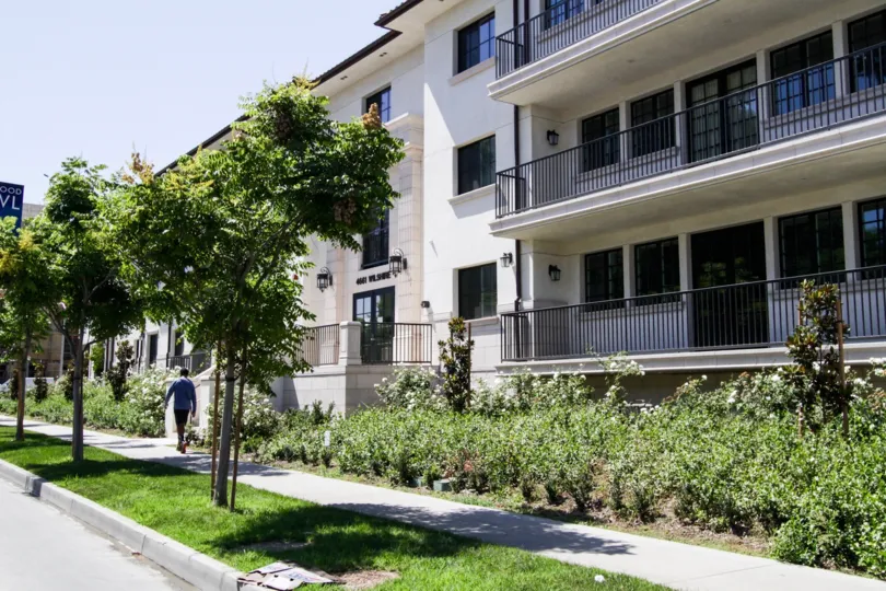 The sidewalk in front of 4661 Wilshire