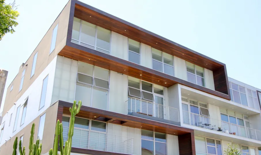 Stunning View of the 611 Bronson in Hancock Park, California