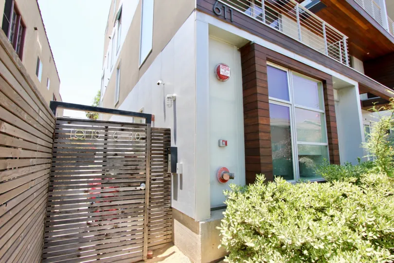 Modern and Stylish apartment of 611 Bronson, Hancook Park, California