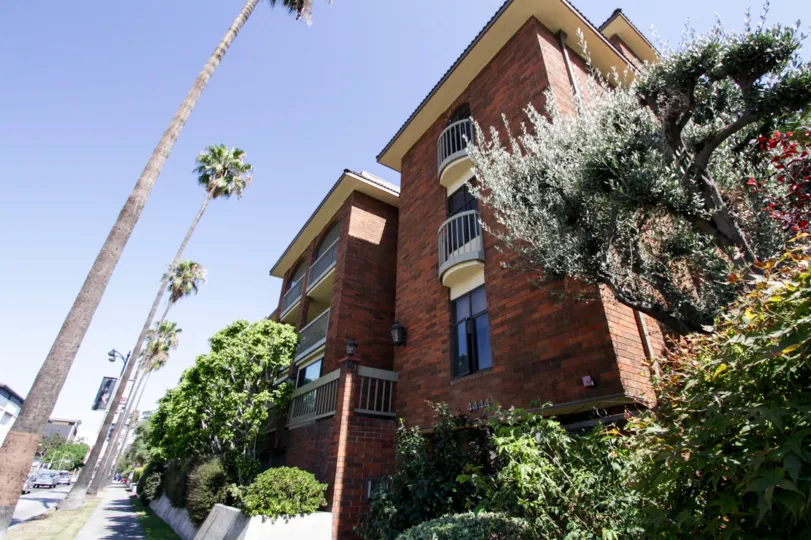 The side of the Chateau Fremont building