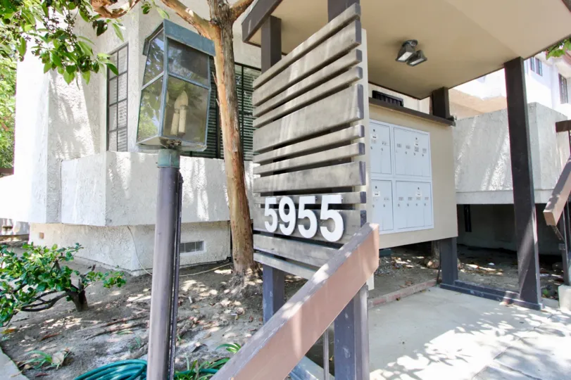 beautiful chateau marmont in the lovely hancock park area is now accepting applications for leases, come experience all this private and quiet residence has to offer