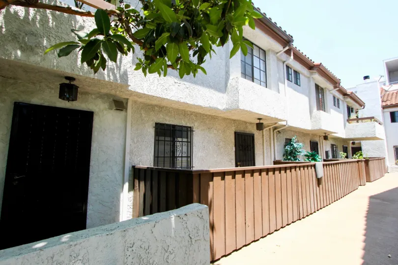 Side view of white-walled houses with black doors in Hacock park