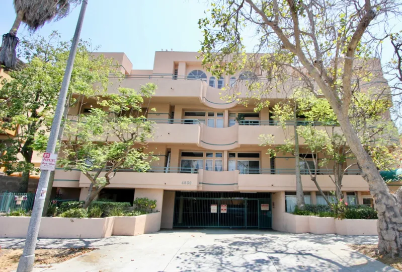 A big simple appartment in Elnwood Regency which seems to be simple and beautiful