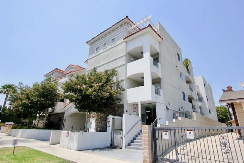 Elmwood Villa apartment in hancock park, California