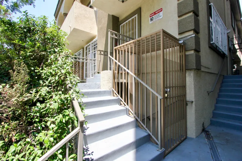 gramercy place townhomes, a great place for grad students and faculty - close to campus, secure with laundry facilities on site, sign now and skip the deposit
