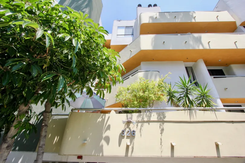 the house no 326 with tree 2 floor house with balcony