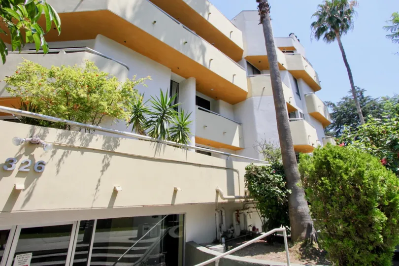 Hancock Park Regency apartment in hancock park, California