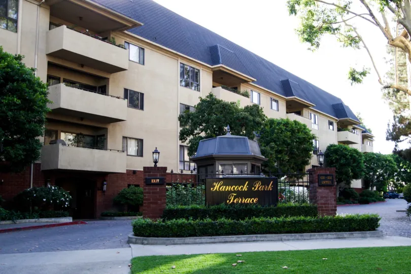 The welcome sign in front of Hancock Park Terrace