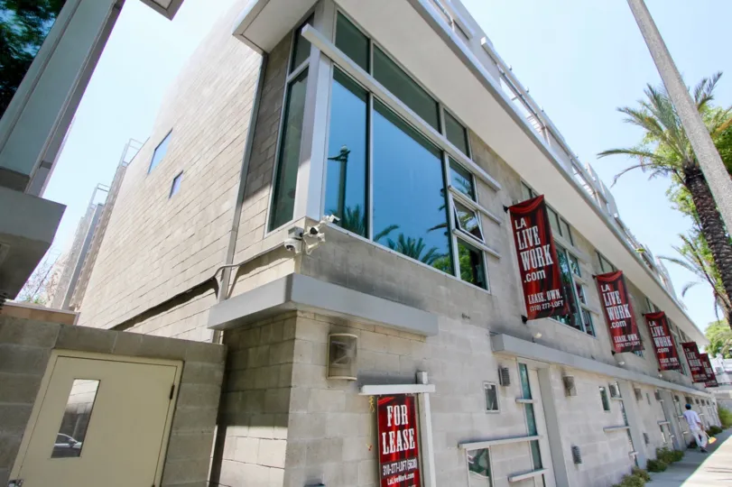 A big house in Highland Lofts it was very beautiful but it is for lease
