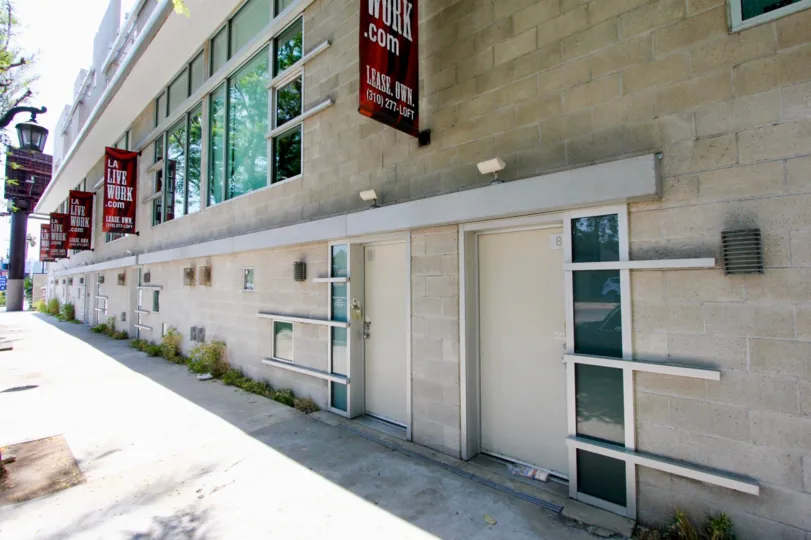 Front door of Highland Lofts in Hancock Park California